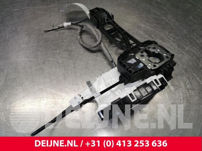 Mercedes eSprinter Türschlossmechanik 2-türig links O148020