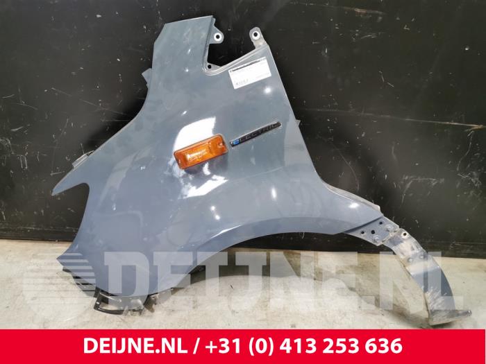 Mercedes eSprinter Kotflügel links vorne O148034
