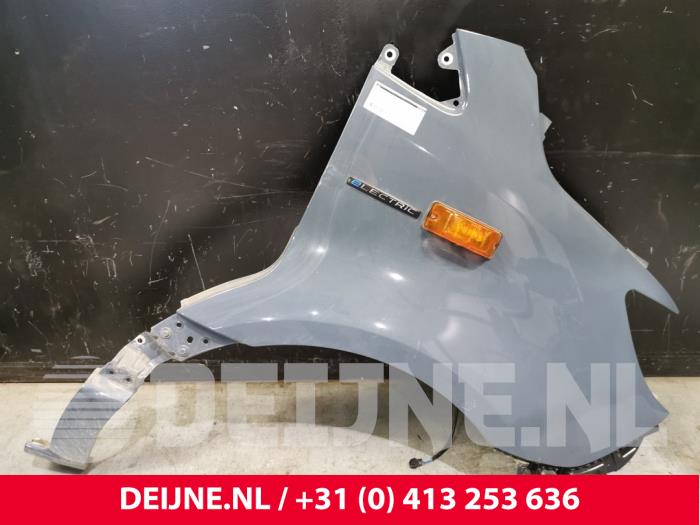 Mercedes eSprinter Kotflügel rechts vorne O148035