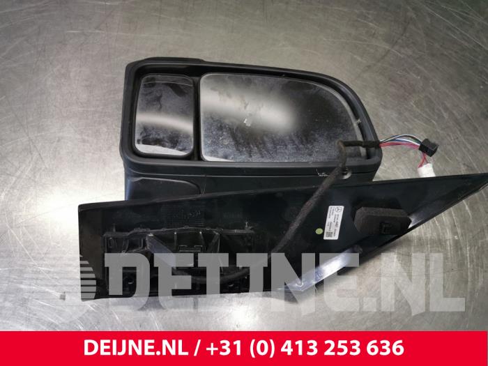 Mercedes eSprinter Außenspiegel links O148071