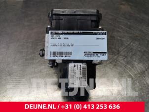 Gebruikte ABS Pomp Volvo V60 I (FW/GW) 2.0 D2 16V Prijs € 125,00 Margeregeling aangeboden door van Deijne Onderdelen Uden B.V.