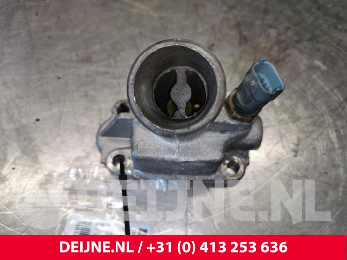 Gebruikte Thermostaathuis Iveco New Daily IV 50C18 Prijs € 54,45 Inclusief btw aangeboden door van Deijne Onderdelen Uden B.V.