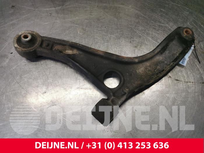 Renault Master Draagarm onder rechts-voor O148269