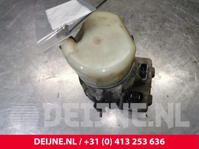 Gebruikte Stuurpomp Volvo V60 I (FW/GW) 2.4 D6 20V AWD Twin Engine Plug-in Hybrid Prijs € 175,00 Margeregeling aangeboden door van Deijne Onderdelen Uden B.V.