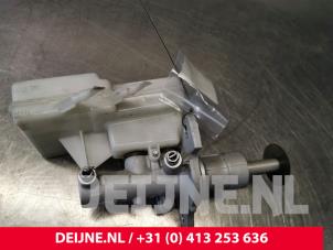 Volkswagen Crafter Master cylinder O148533 photo 3