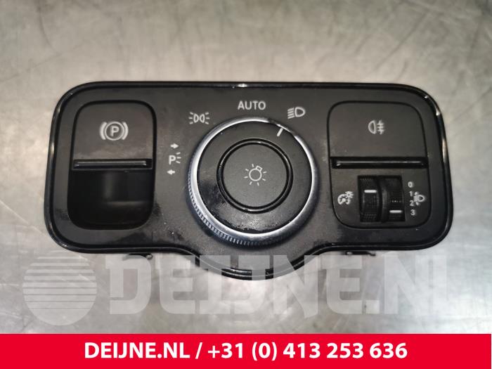 Mercedes eSprinter Licht Schalter O148577