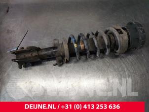 Gebruikte Mac Phersonpoot links-voor Opel Vivaro 2.0 CDTI Prijs € 84,70 Inclusief btw aangeboden door van Deijne Onderdelen Uden B.V.