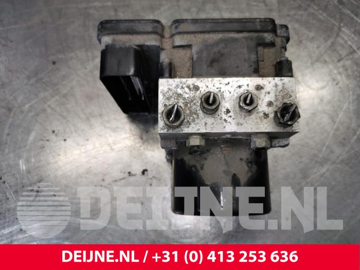 Gebruikte ABS Pomp Volvo V40 (MV) 2.0 D2 16V Prijs € 40,00 Margeregeling aangeboden door van Deijne Onderdelen Uden B.V.
