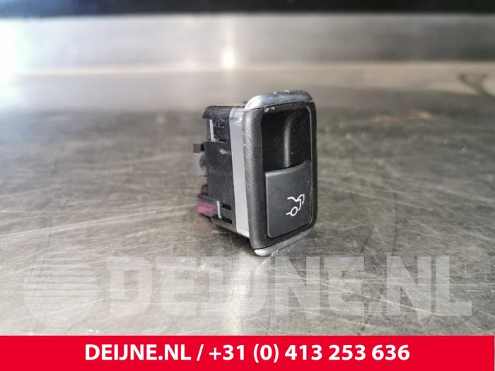 Tesla Model S Schakelaar achterklep O149104