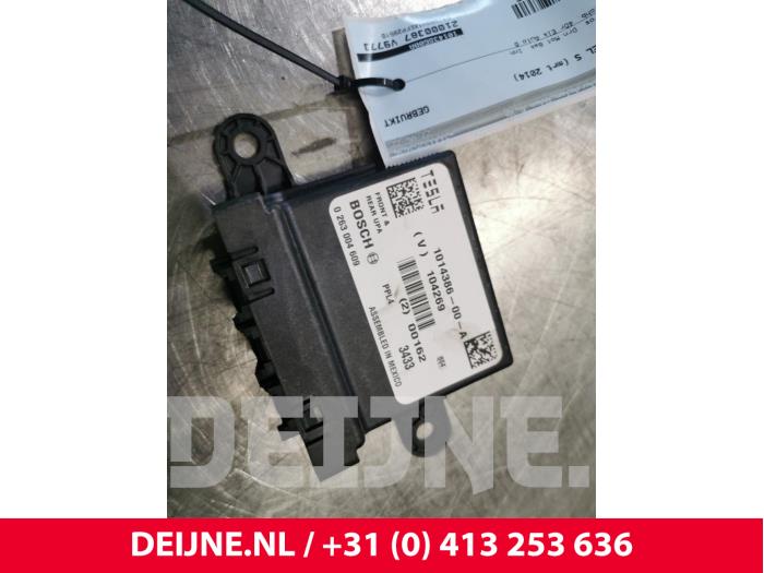 Gebruikte PDC Module Tesla Model S 85 Prijs € 84,70 Inclusief btw aangeboden door van Deijne Onderdelen Uden B.V.