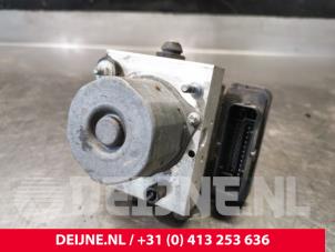 Tesla Model S ABS pump O149241 photo 3