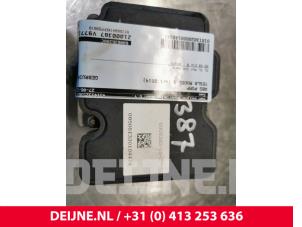 Tesla Model S ABS pump O149241 photo 2