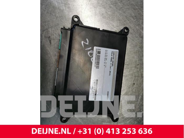 Tesla Model S Computer Kachel O149242