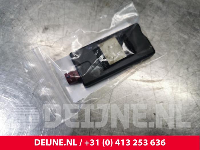 Tesla Model S SIM-Kartenhalter O149246