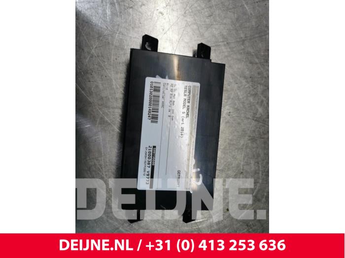 Tesla Model S Computer Kachel O149247