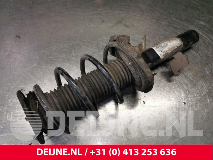Volvo V40 Stoßdämpferstrebe links vorne O149467