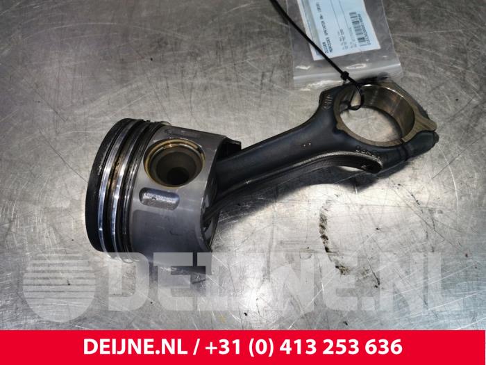 Mercedes Sprinter Kolben O149540