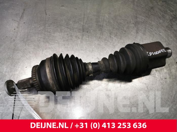 Gebruikte Aandrijfas links-voor Volvo S80 (TR/TS) 2.9 SE 24V Prijs € 70,00 Margeregeling aangeboden door van Deijne Onderdelen Uden B.V.