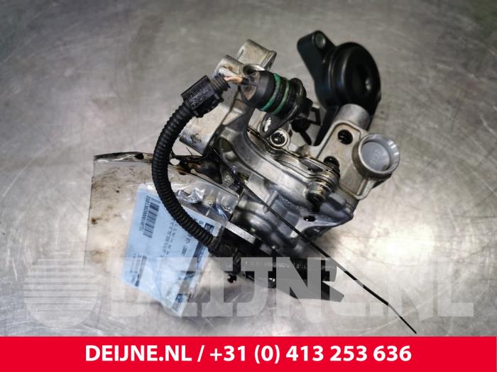 Gebruikte Oliepomp Volvo V70 (BW) 2.4 D5 20V Prijs € 100,00 Margeregeling aangeboden door van Deijne Onderdelen Uden B.V.