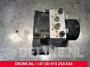 Volvo V70 ABS pump O149804 photo 2