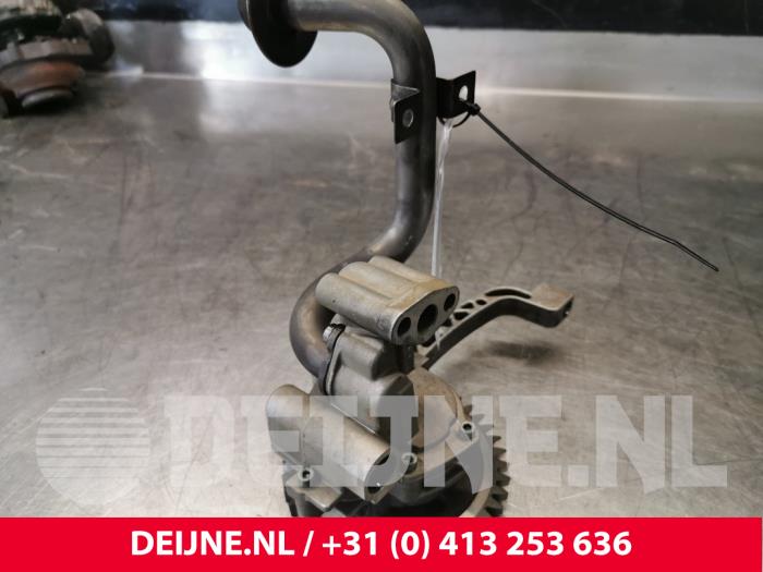 Gebruikte Oliepomp Volkswagen Transporter T5 2.5 TDi Prijs € 108,90 Inclusief btw aangeboden door van Deijne Onderdelen Uden B.V.
