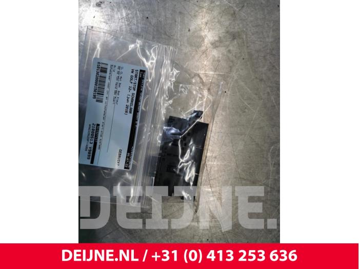 Volkswagen Golf Start/stop switch O150195
