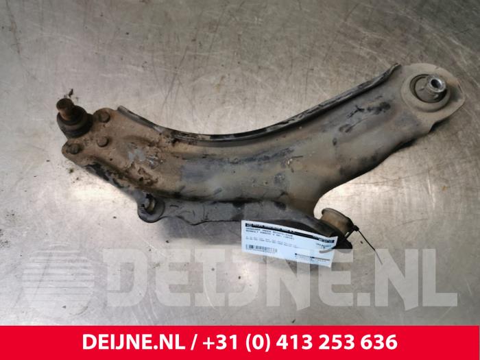Renault Kangoo Front lower wishbone, right O150273