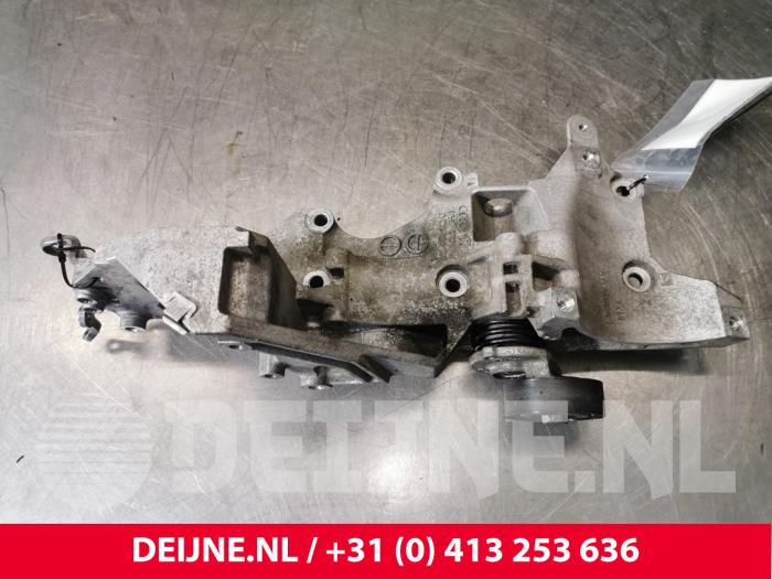 Gebruikte Motorrubber Volkswagen Caddy Prijs € 54,45 Inclusief btw aangeboden door van Deijne Onderdelen Uden B.V.