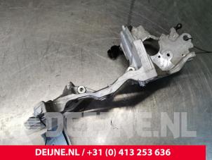 Volkswagen Golf Aircopomp Steun O150327 foto 2