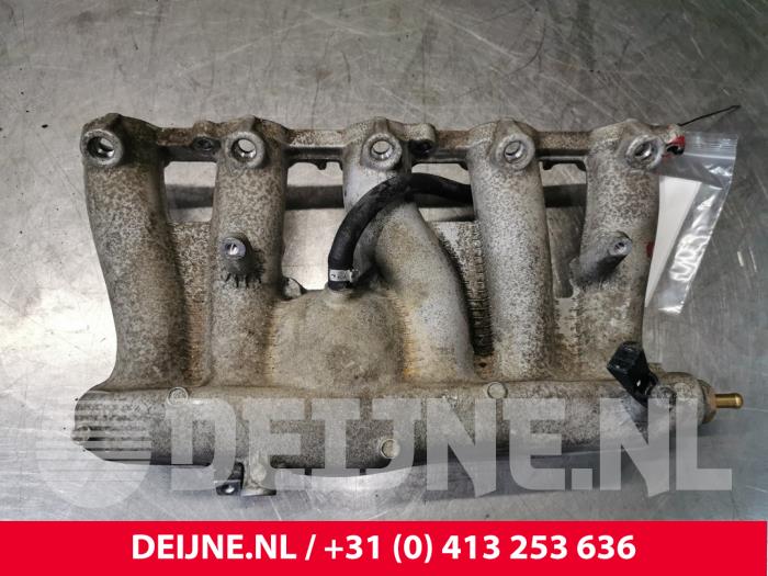 Gebruikte Inlaatspruitstuk Volvo V70 (SW) 2.5 T 20V Prijs € 50,00 Margeregeling aangeboden door van Deijne Onderdelen Uden B.V.