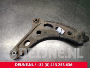 Opel Vivaro Front lower wishbone, left O150479 photo 2