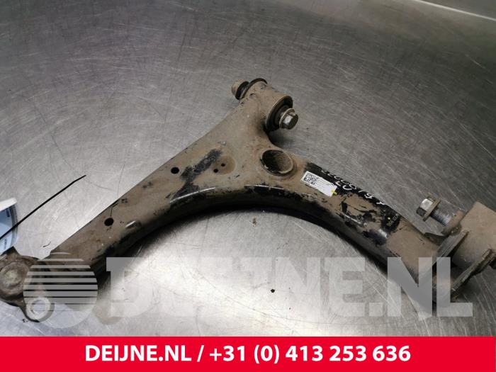 Volkswagen Crafter Draagarm onder links-voor O150859