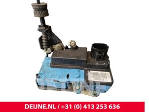Volvo V70 Door lock mechanism 4-door, front left O151131 photo 2