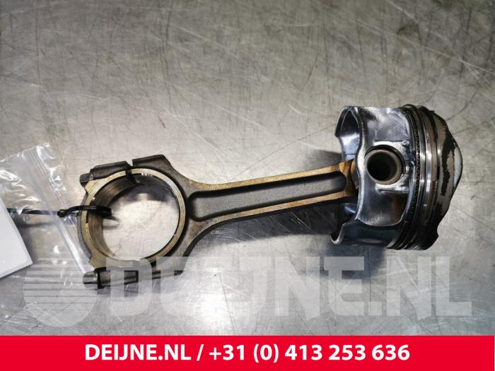 Gebruikte Zuiger Volvo V40 (MV) 1.6 T2 GTDi 16V Prijs € 100,00 Margeregeling aangeboden door van Deijne Onderdelen Uden B.V.