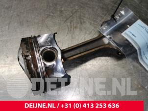 Gebruikte Zuiger Volvo V40 (MV) 1.6 T2 GTDi 16V Prijs € 100,00 Margeregeling aangeboden door van Deijne Onderdelen Uden B.V.