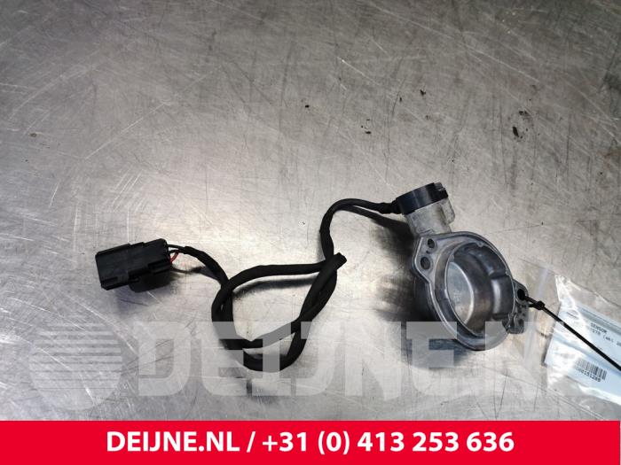 Gebruikte Nokkenas Sensor Volvo V70 (GW/LW/LZ) 2.4 XC LPT 4x4 20V Prijs € 35,00 Margeregeling aangeboden door van Deijne Onderdelen Uden B.V.