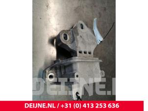 Gebruikte Motorsteun Mercedes eSprinter 3,5t (907.6/910.6) eSprinter 41/55 kWh Prijs € 48,40 Inclusief btw aangeboden door van Deijne Onderdelen Uden B.V.