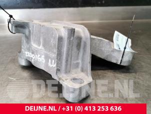 Mercedes eSprinter Motorlager O151335 foto 2