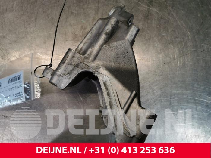 Volkswagen Crafter Engine mount O151345