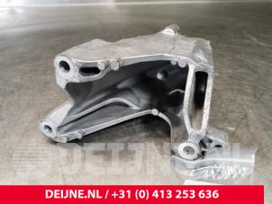 Volkswagen Crafter Engine mount O151345 photo 2