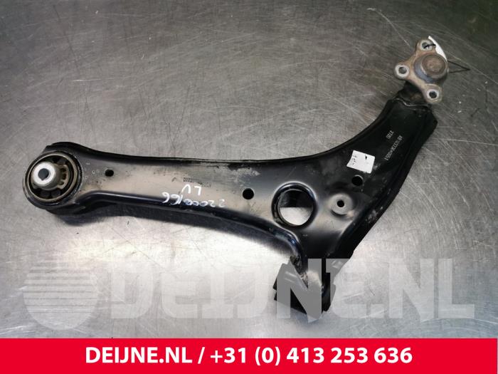 Mercedes eSprinter Querlenker unten links vorne O151413