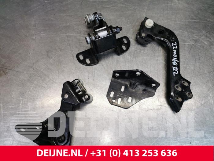 Volkswagen Crafter Sliding door roller, right O151490