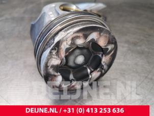 Mercedes Sprinter Piston O151530 photo 3
