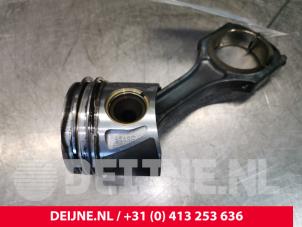 Mercedes Sprinter Piston O151530 photo 2