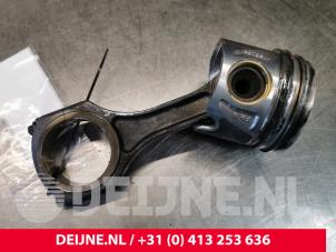 Mercedes Sprinter Kolben O151532 foto 2