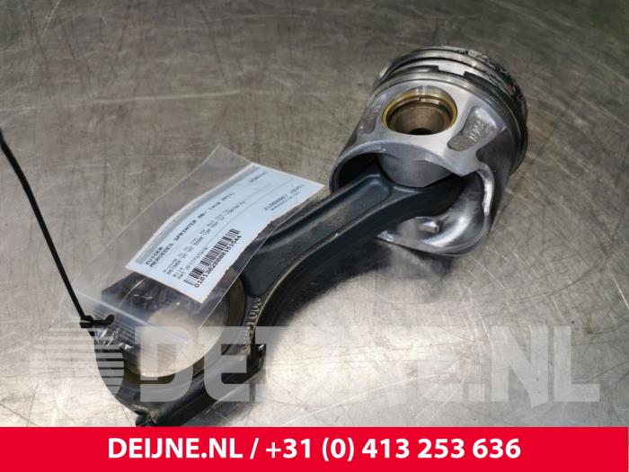Gebruikte Zuiger Mercedes Sprinter 3,5t (906.63) 316 CDI 16V Prijs € 121,00 Inclusief btw aangeboden door van Deijne Onderdelen Uden B.V.