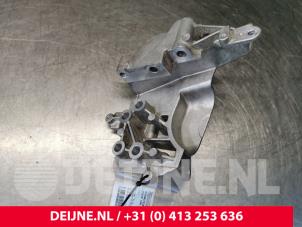 Volvo V40 Motorsteun O151569 foto 2