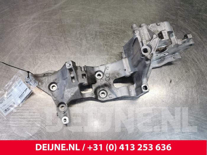 Volkswagen Caddy Stütze Dieselpumpe O151664