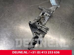 Volkswagen Caddy Steun dieselpomp O151664 foto 2