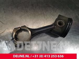 Gebruikte Zuiger Mercedes E (W213) E-220d 2.0 Turbo 16V Prijs € 100,00 Margeregeling aangeboden door van Deijne Onderdelen Uden B.V.